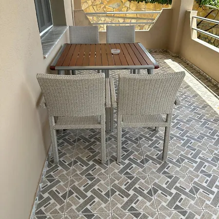 Rapo Appartement Himarë